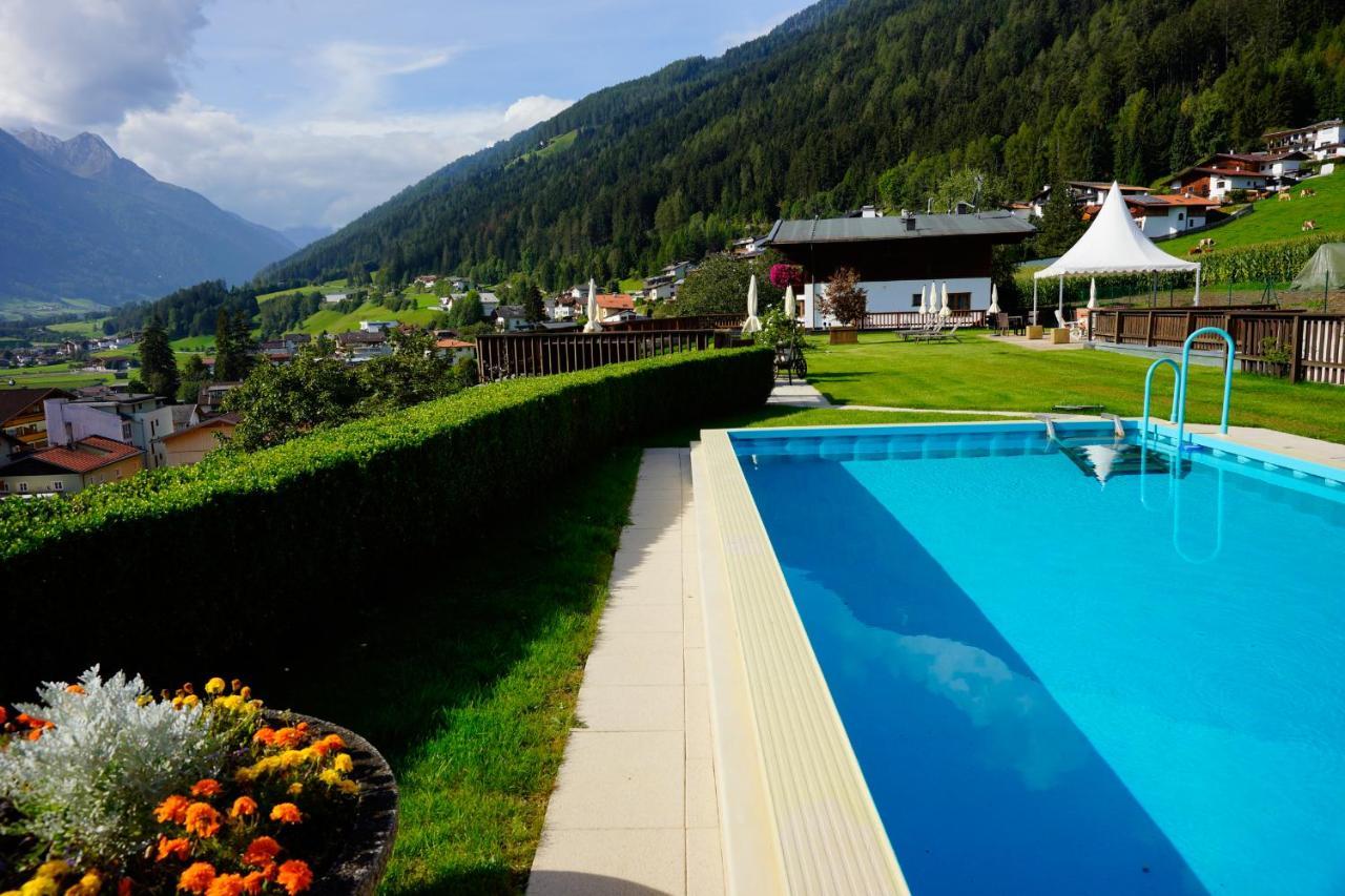 Hotel Habicht Fulpmes Exterior photo