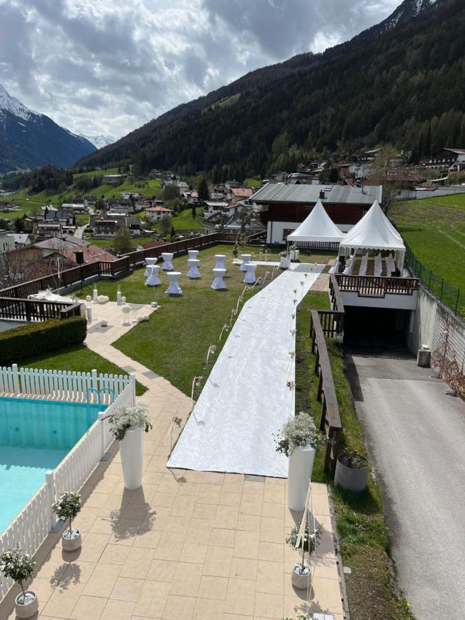 Hotel Habicht Fulpmes Exterior photo