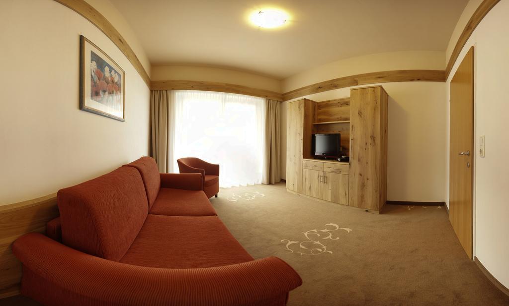 Hotel Habicht Fulpmes Exterior photo